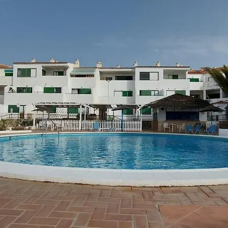 Apartment Alondras Park - Sleeps 2 - Parking - Pool