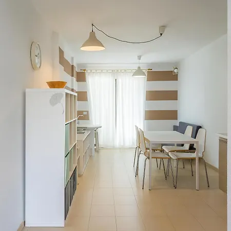 Alondras Park - Sleeps 2 - Parking - Pool Apartment Arona (Tenerife)