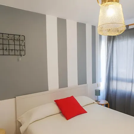 Apartment Alondras Park - Sleeps 2 - Parking - Pool *