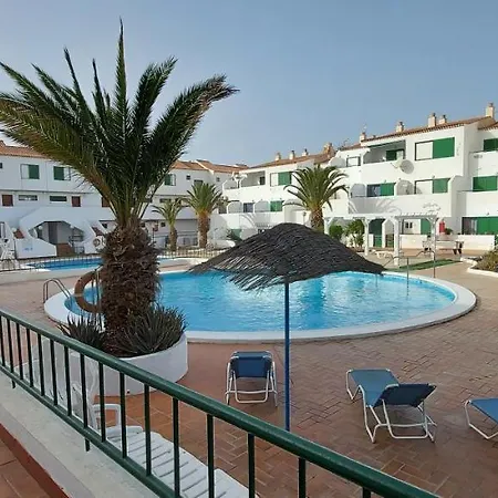 Апартаменты Alondras Park - Sleeps 2 - Parking - Pool