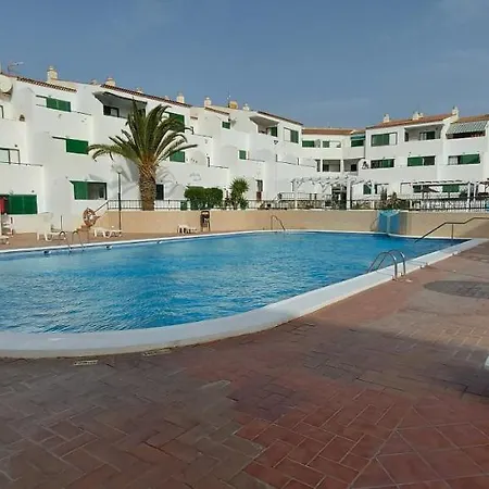 Alondras Park - Sleeps 2 - Parking - Pool